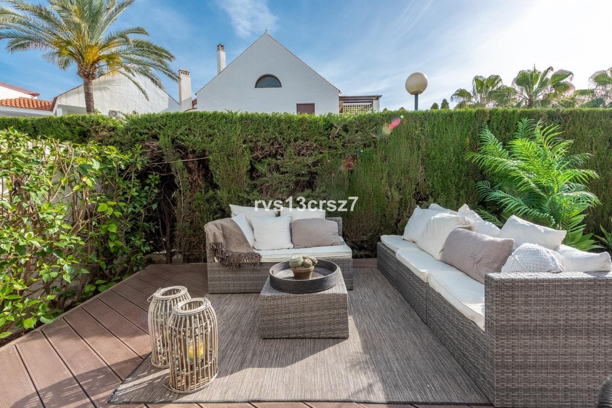 4 Bed Apartment for sale in Nueva Andalucía Costa Del Sol, Málaga, Spain