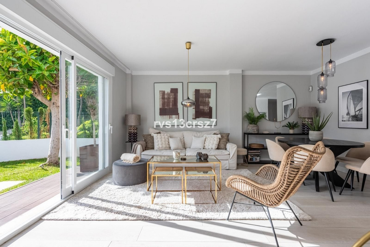 4 Bed Apartment for sale in Nueva Andalucía Costa Del Sol, Málaga, Spain