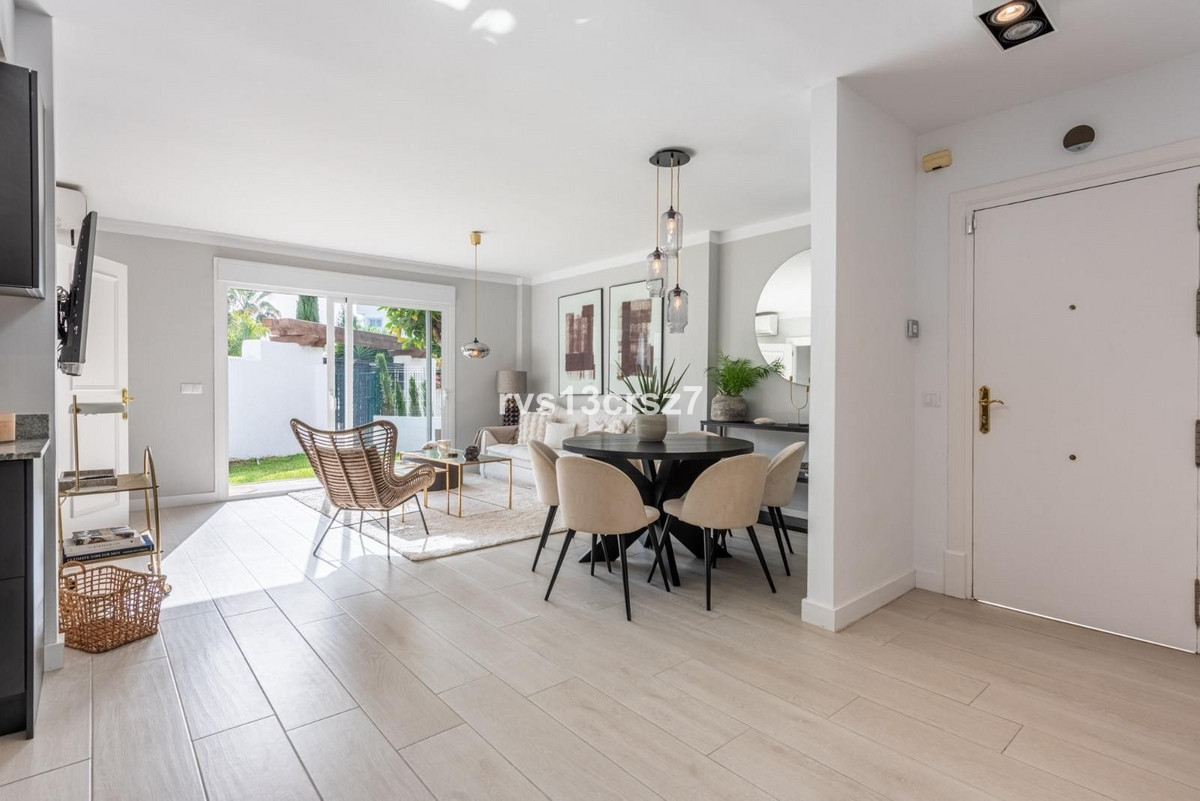 4 Bed Apartment for sale in Nueva Andalucía Costa Del Sol, Málaga, Spain