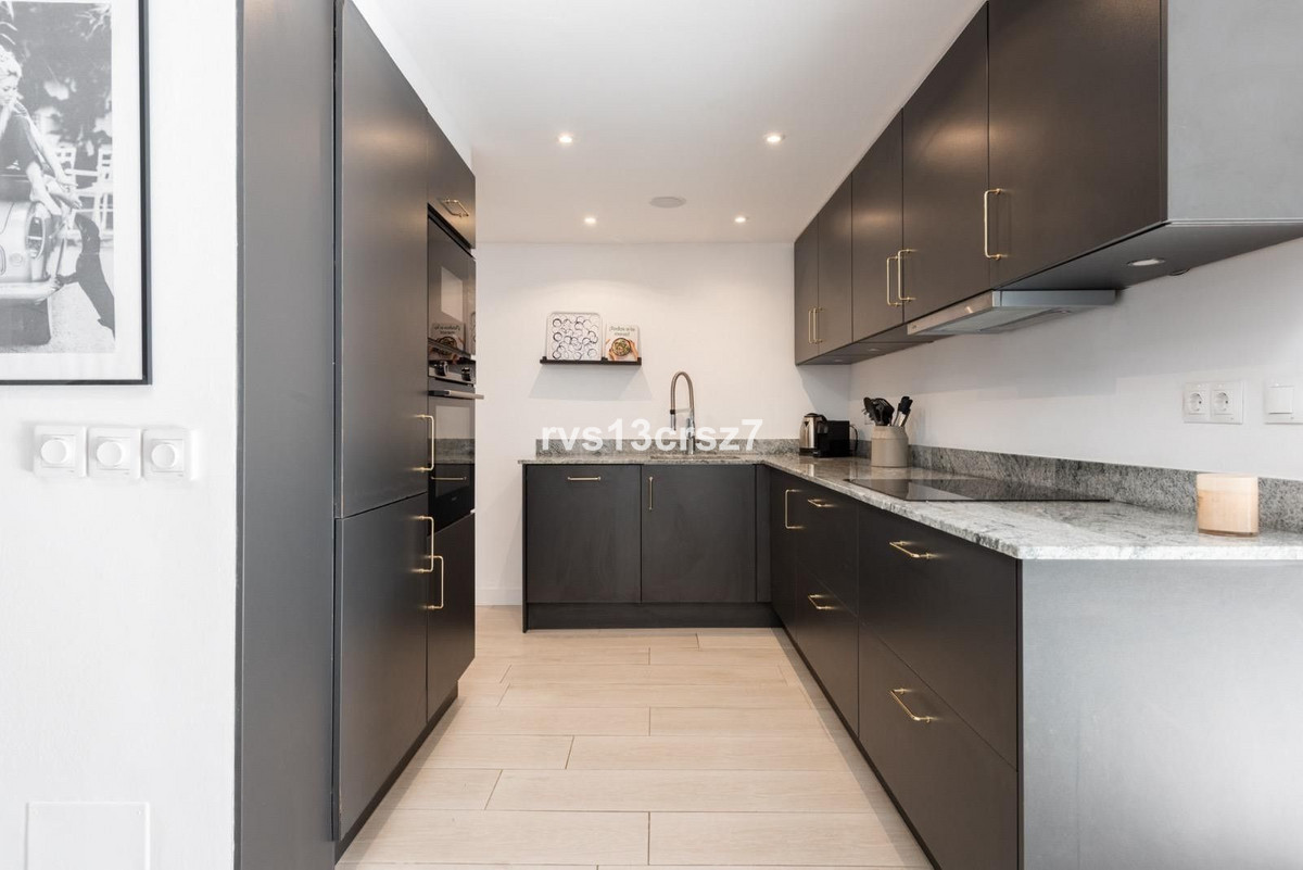 4 Bed Apartment for sale in Nueva Andalucía Costa Del Sol, Málaga, Spain