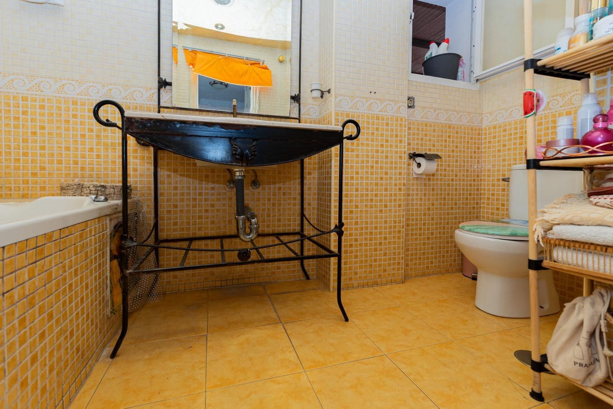 Se vende Apartamento Planta Media de 2 dormitorios en Costa Del Sol, Málaga, España