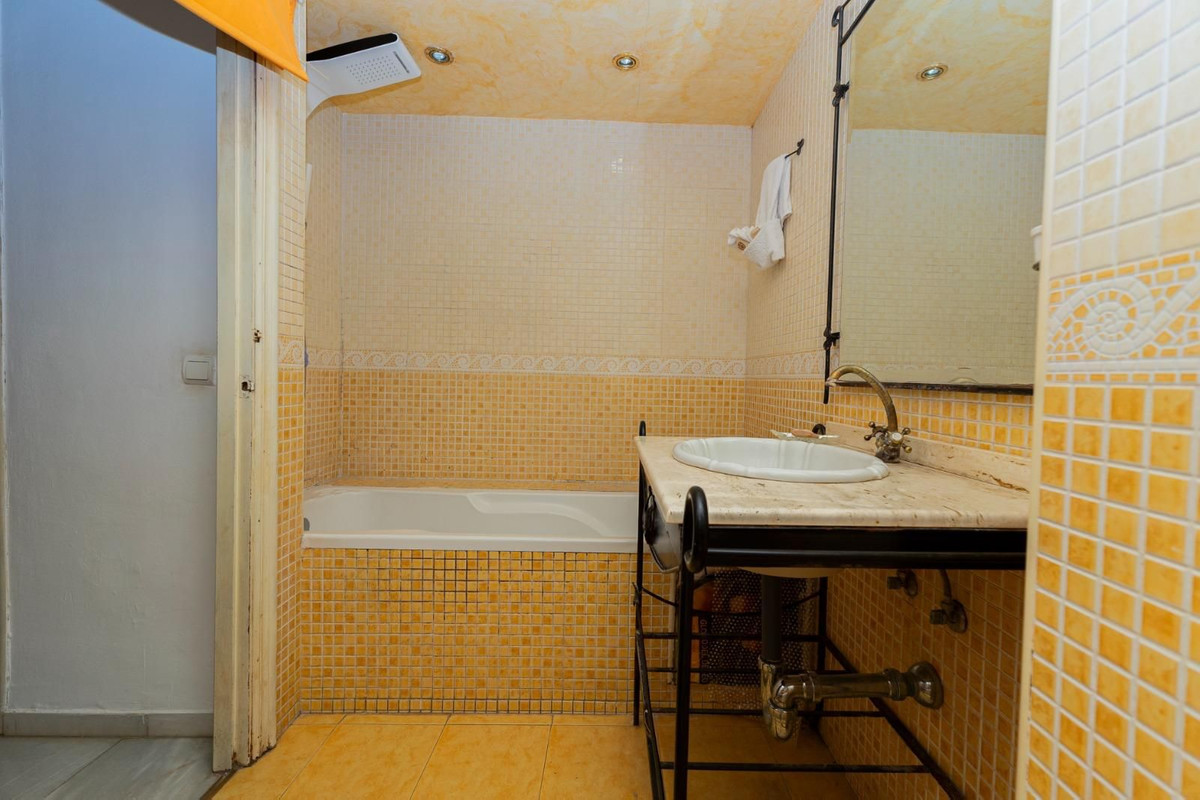 Se vende Apartamento Planta Media de 2 dormitorios en Costa Del Sol, Málaga, España