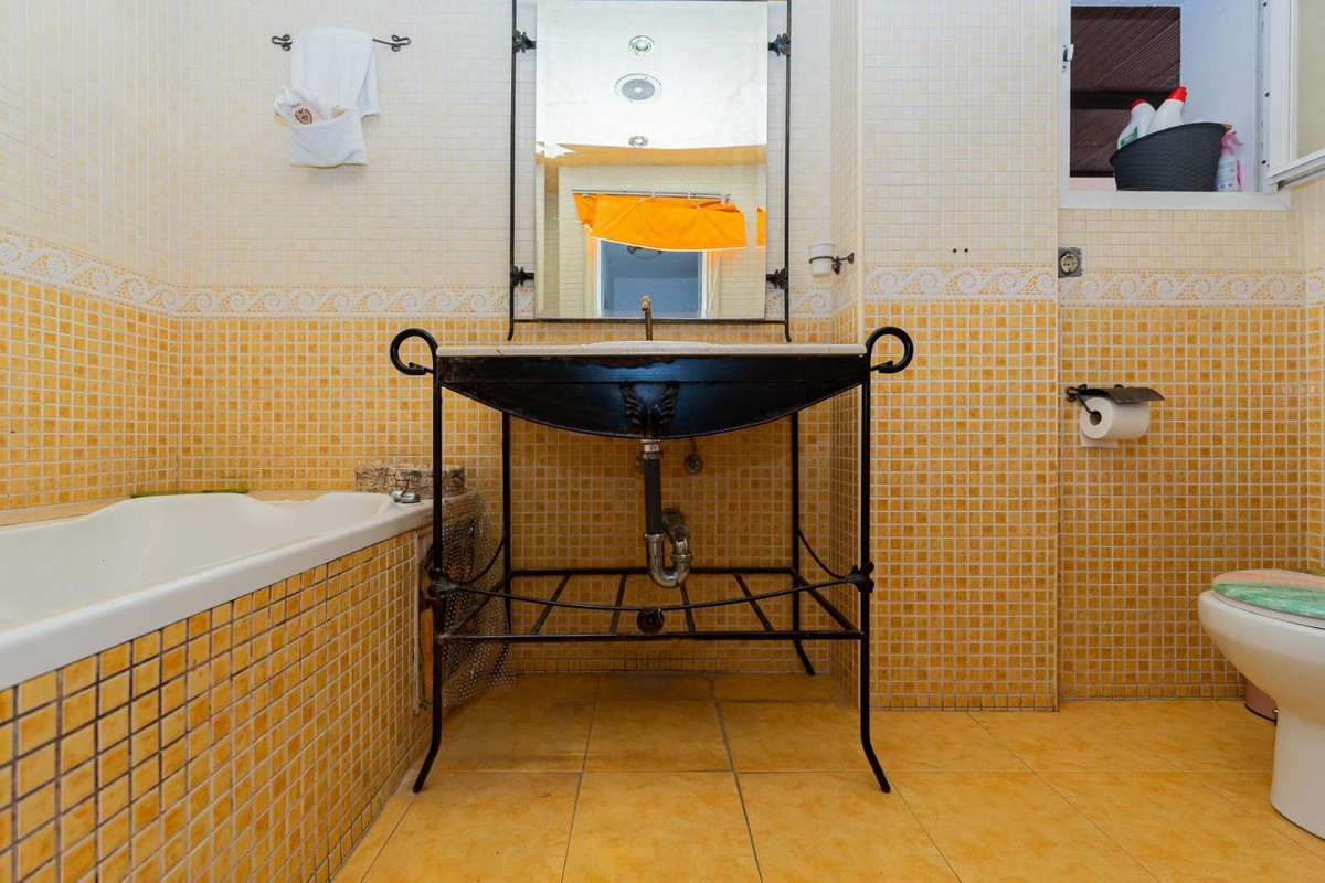 Se vende Apartamento Planta Media de 2 dormitorios en Costa Del Sol, Málaga, España