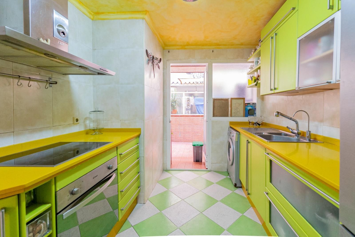 Se vende Apartamento Planta Media de 2 dormitorios en Costa Del Sol, Málaga, España