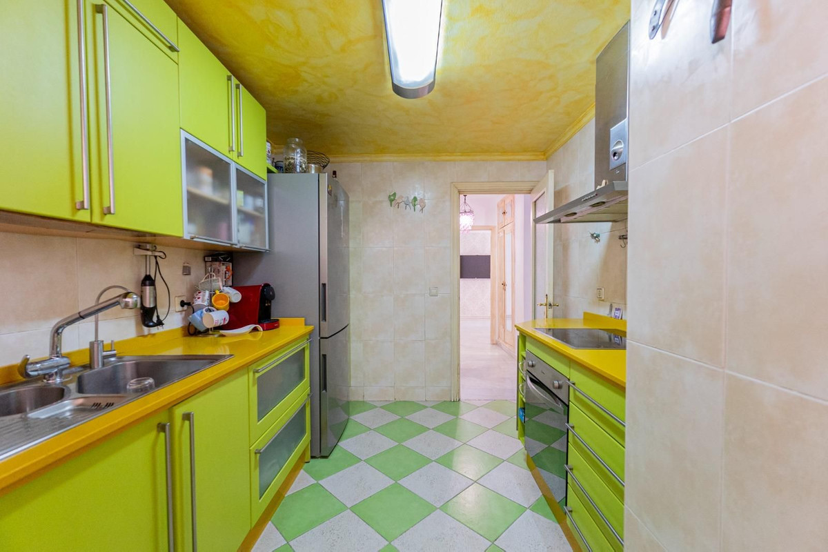 Se vende Apartamento Planta Media de 2 dormitorios en Costa Del Sol, Málaga, España