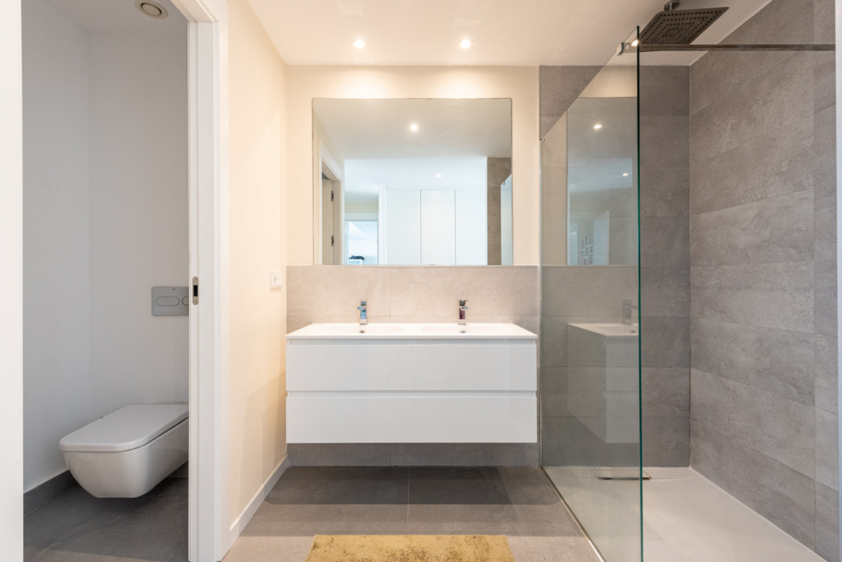2 Bed Apartment for sale in Fuengirola Costa Del Sol, Málaga, Spain