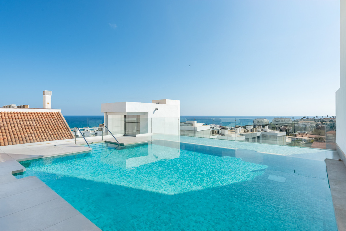 2 Bed Apartment for sale in Fuengirola Costa Del Sol, Málaga, Spain