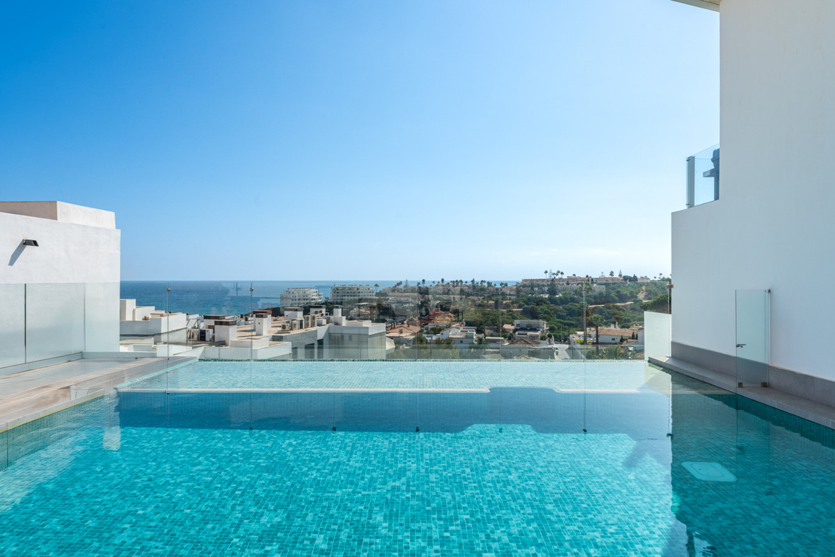 2 Bed Apartment for sale in Fuengirola Costa Del Sol, Málaga, Spain