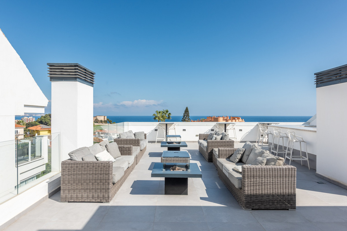 2 Bed Apartment for sale in Fuengirola Costa Del Sol, Málaga, Spain