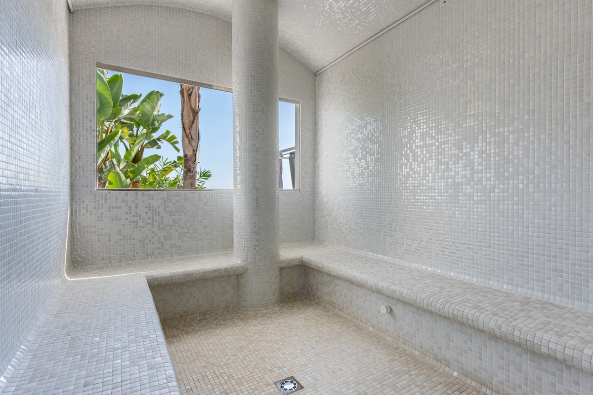 2 Bed Apartment for sale in Fuengirola Costa Del Sol, Málaga, Spain