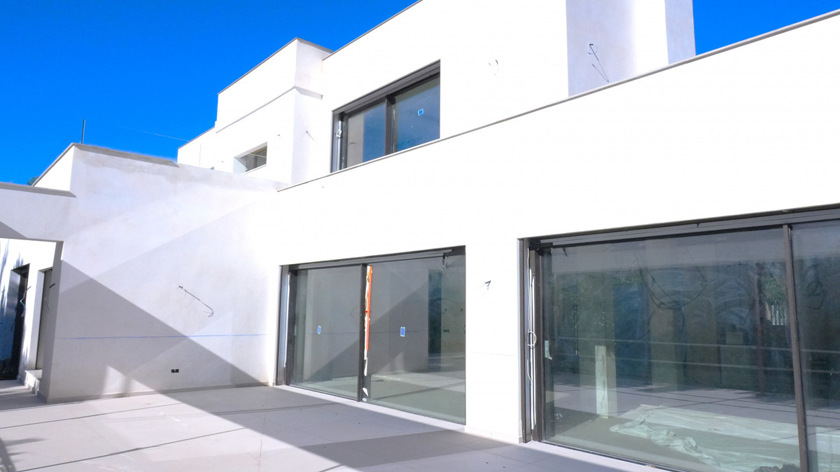 Se vende Villa - Chalet de 4 dormitorios en Costa Del Sol, Málaga, España