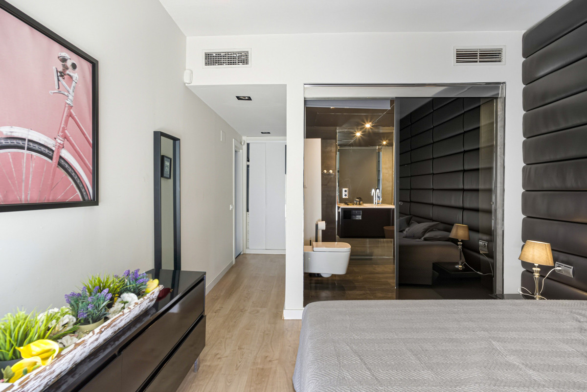1 Bed Apartment for sale in Puerto Banús Costa Del Sol, Málaga, Spain