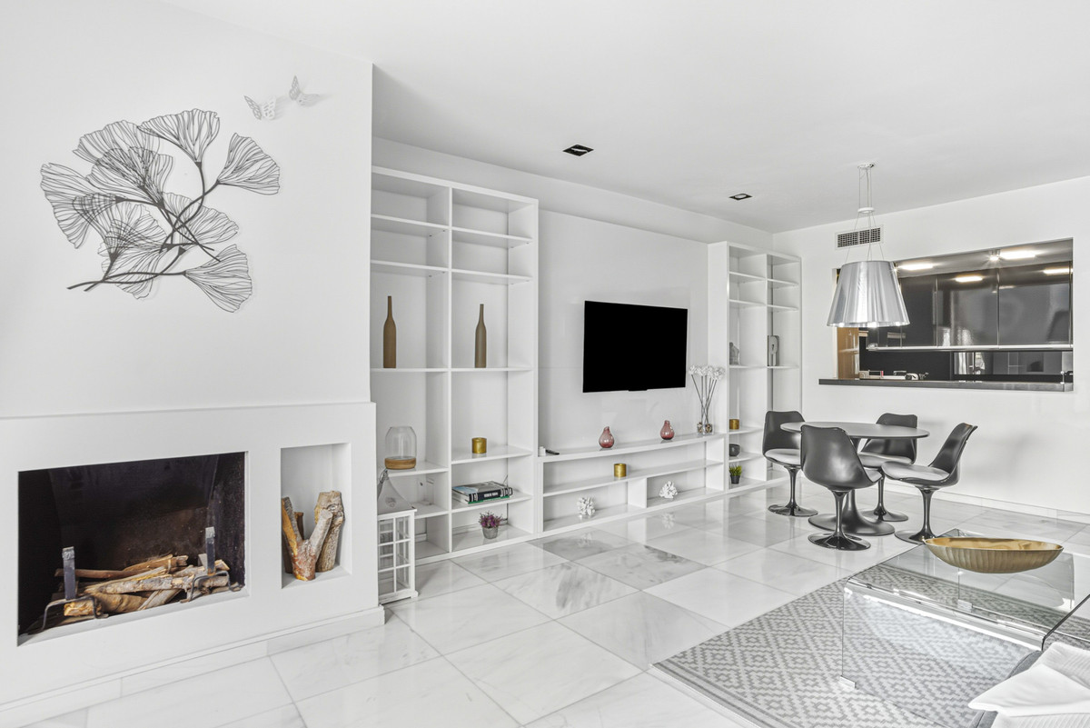 1 Bed Apartment for sale in Puerto Banús Costa Del Sol, Málaga, Spain