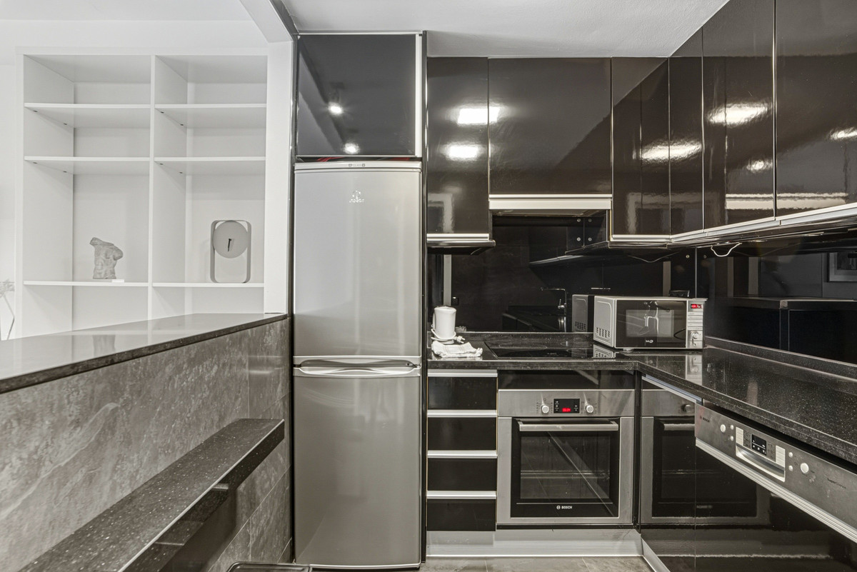1 Bed Apartment for sale in Puerto Banús Costa Del Sol, Málaga, Spain