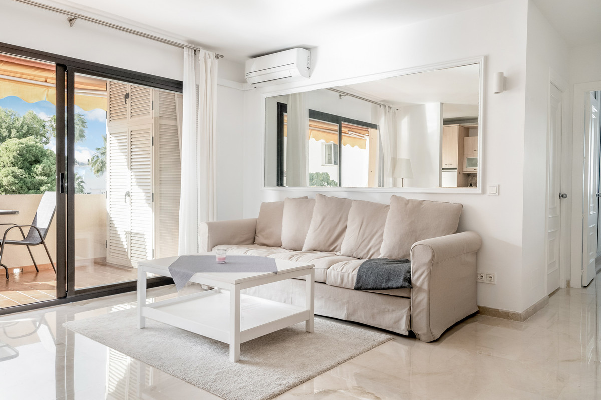 Se vende Apartamento Planta Media de 2 dormitorios en Costa Del Sol, Málaga, España