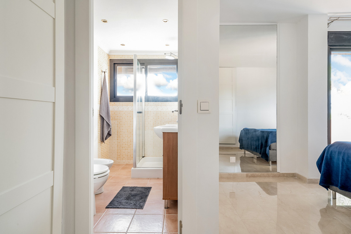 Se vende Apartamento Planta Media de 2 dormitorios en Costa Del Sol, Málaga, España