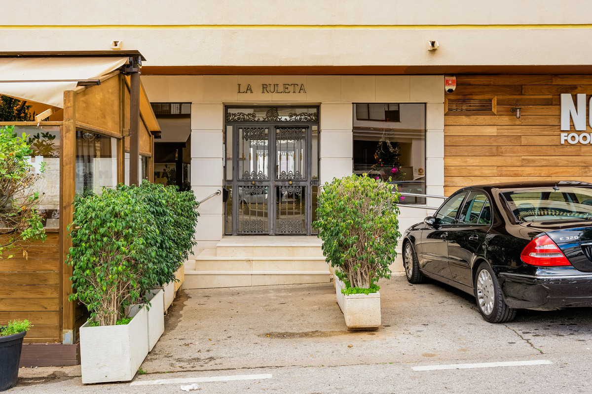Se vende Apartamento Planta Media de 2 dormitorios en Costa Del Sol, Málaga, España