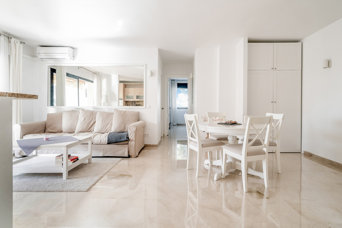 Se vende Apartamento Planta Media de 2 dormitorios en Costa Del Sol, Málaga, España