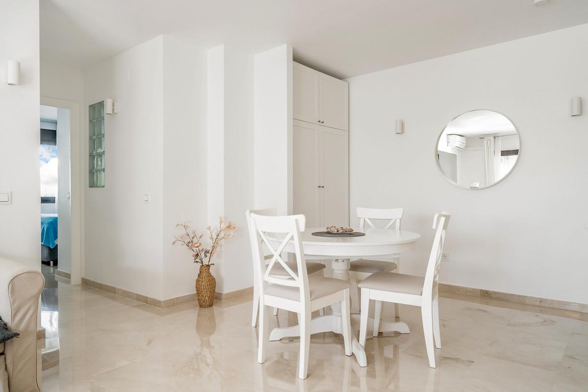 Se vende Apartamento Planta Media de 2 dormitorios en Costa Del Sol, Málaga, España