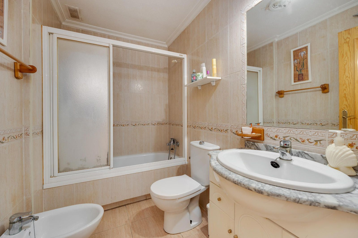 Se vende Apartamento Planta Media de 3 dormitorios en Costa Blanca, Alicante, España