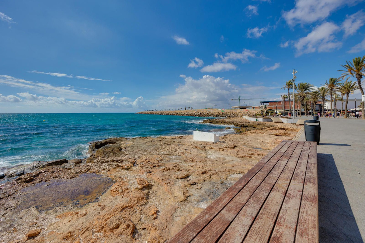 Se vende Apartamento Planta Media de 3 dormitorios en Costa Blanca, Alicante, España