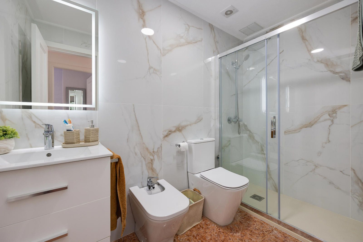 Se vende Bungalow de 2 dormitorios en Costa Blanca, Alicante, España