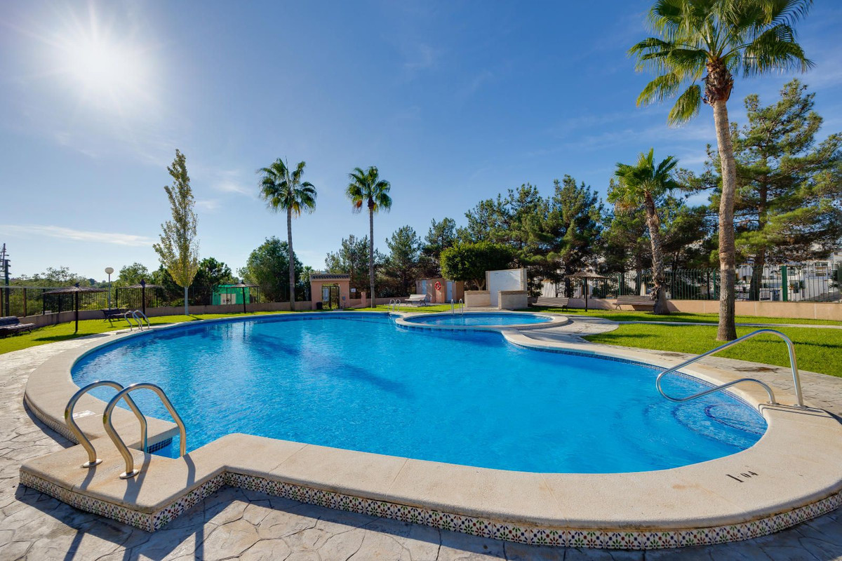 Se vende Bungalow de 2 dormitorios en Costa Blanca, Alicante, España