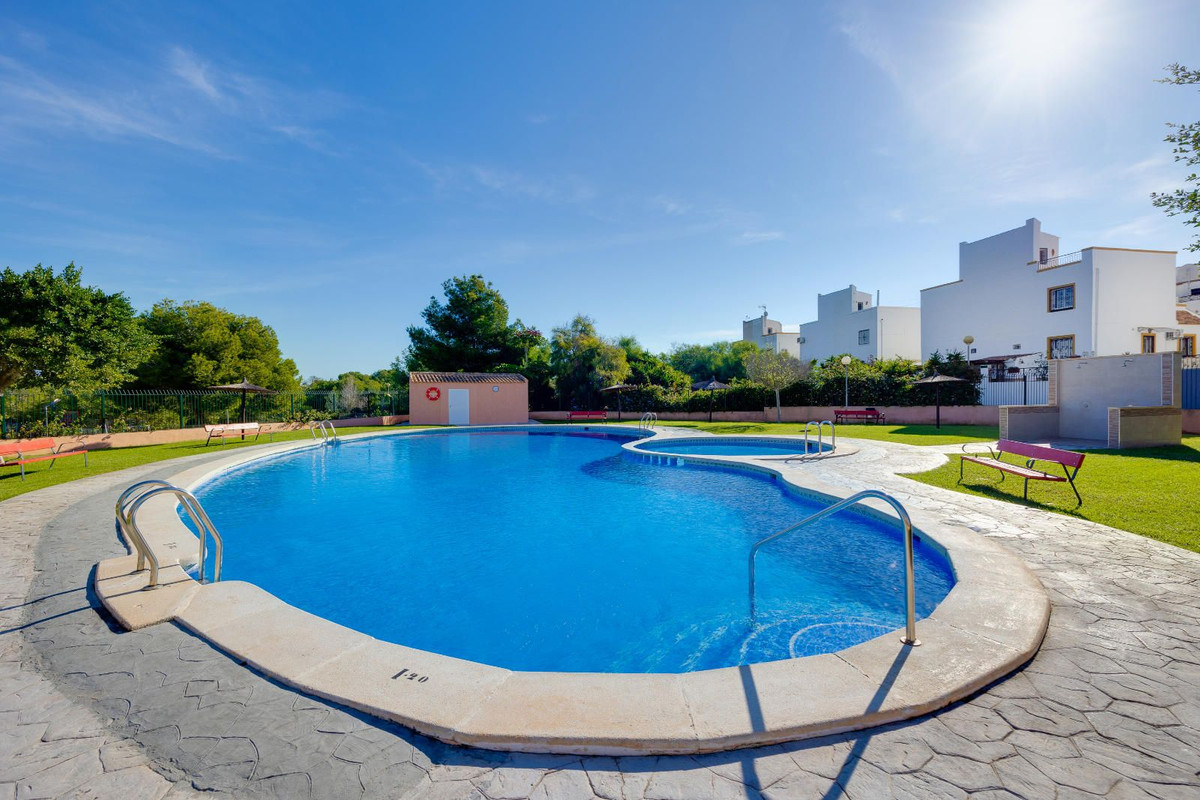 Se vende Bungalow de 2 dormitorios en Costa Blanca, Alicante, España