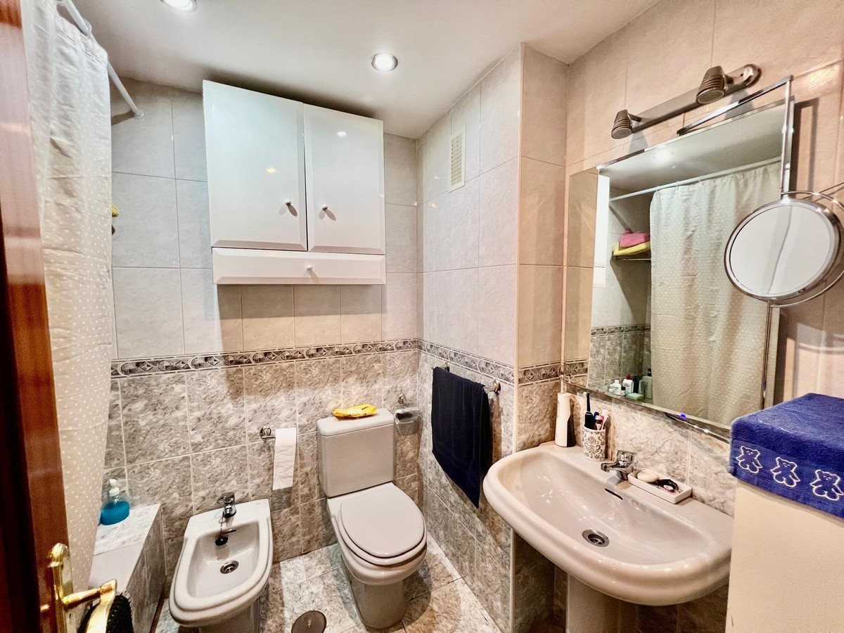 Se vende Apartamento Planta Media de 2 dormitorios en Costa Del Sol, Málaga, España