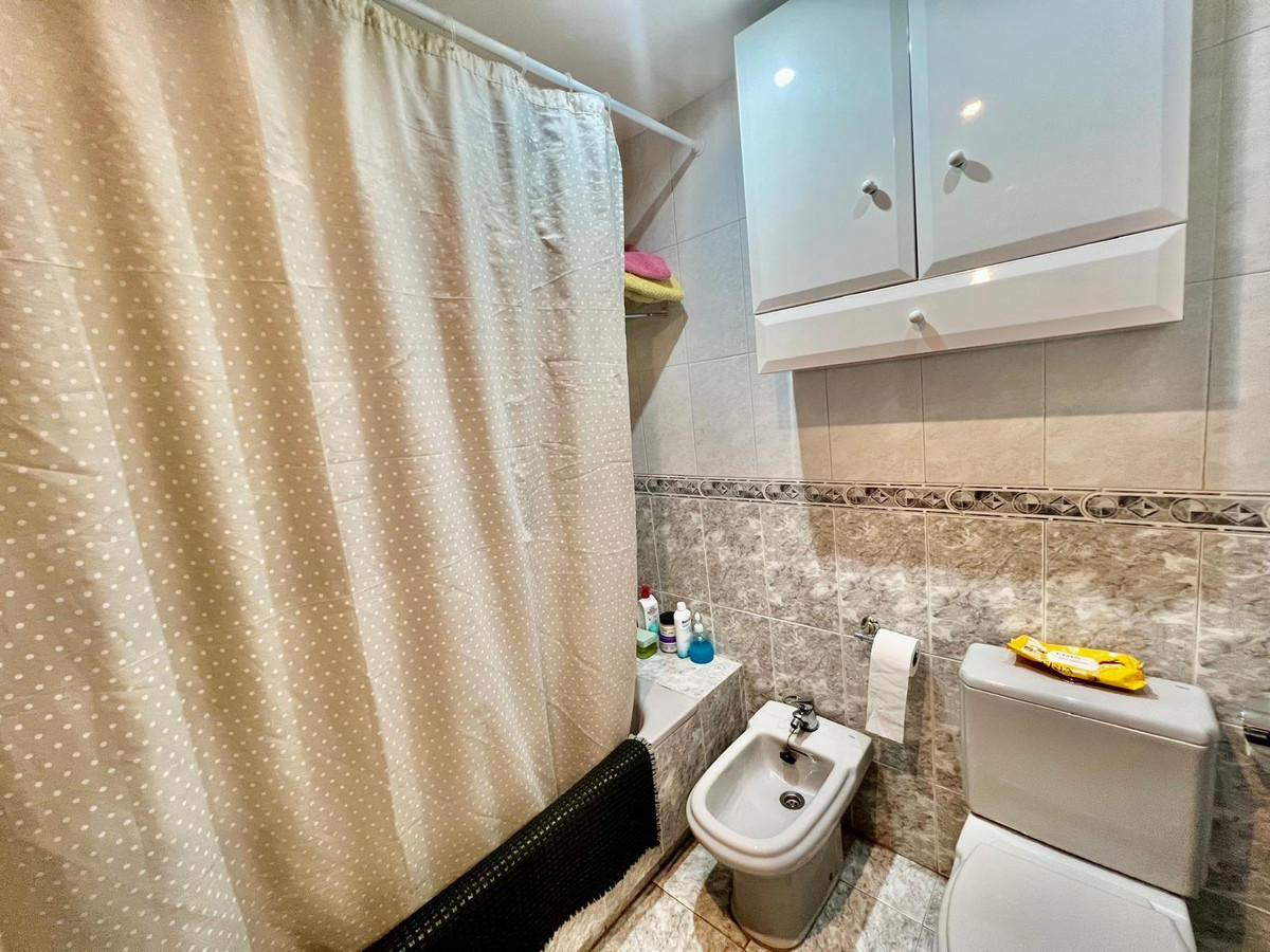 Se vende Apartamento Planta Media de 2 dormitorios en Costa Del Sol, Málaga, España