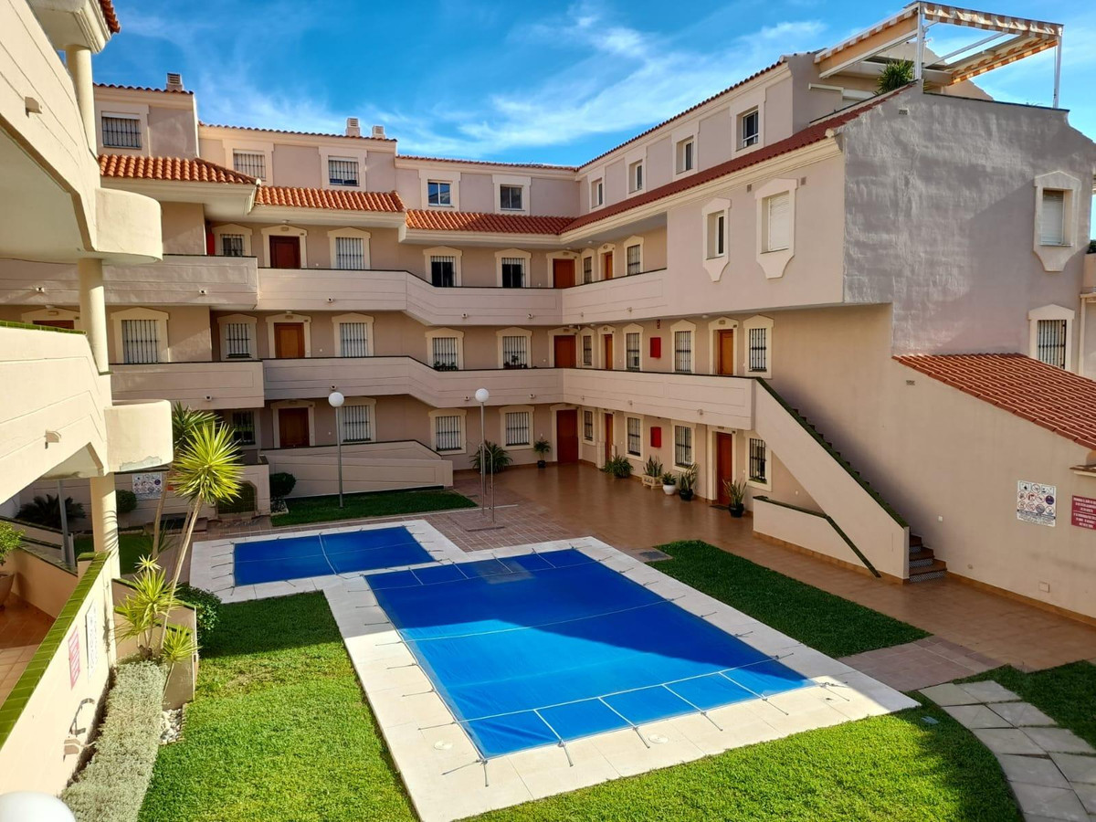 Se vende Apartamento Planta Media de 2 dormitorios en Costa Del Sol, Málaga, España