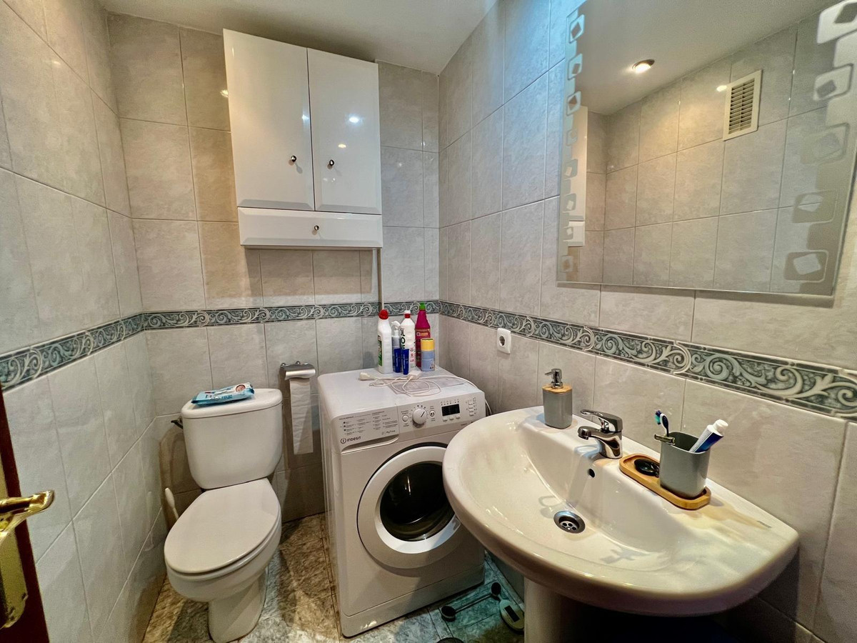 Se vende Apartamento Planta Media de 2 dormitorios en Costa Del Sol, Málaga, España