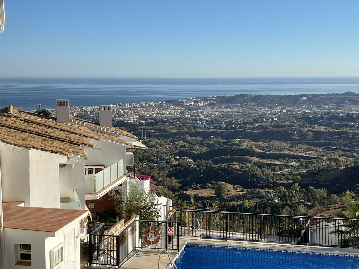 Se vende Apartamento en Planta Última de 2 dormitorios en Costa Del Sol, Málaga, España