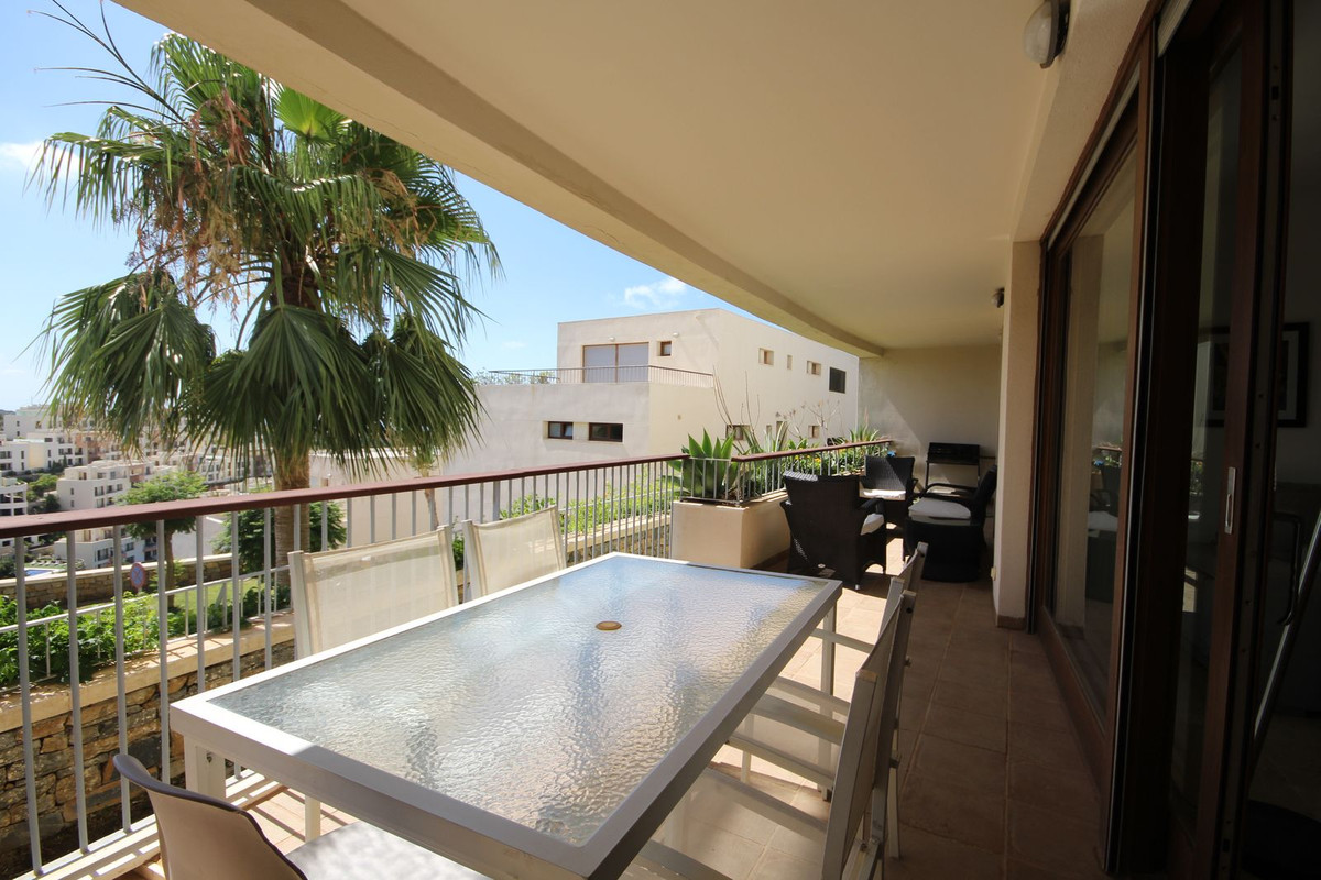 3 Bed Apartment for sale in Los Monteros Costa Del Sol, Málaga, Spain