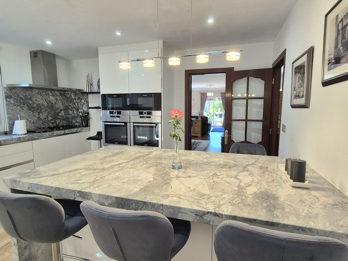 4 Bed Townhouse for sale in Coín Costa Del Sol, Málaga, Spain