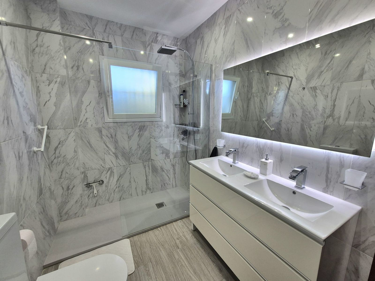 4 Bed Townhouse for sale in Coín Costa Del Sol, Málaga, Spain