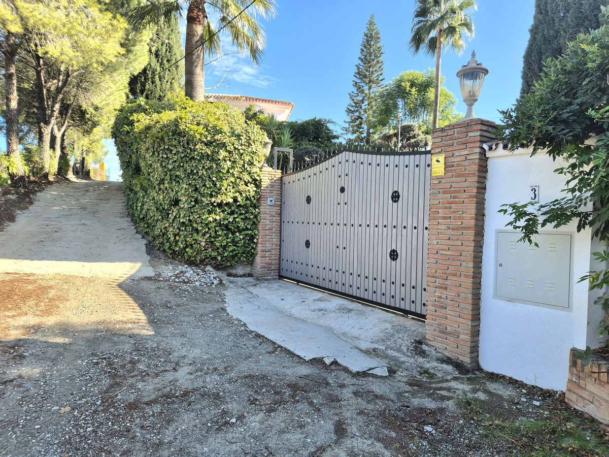 4 Bed Townhouse for sale in Coín Costa Del Sol, Málaga, Spain