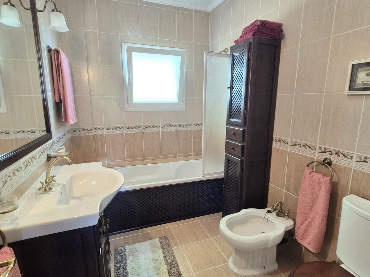 4 Bed Townhouse for sale in Coín Costa Del Sol, Málaga, Spain