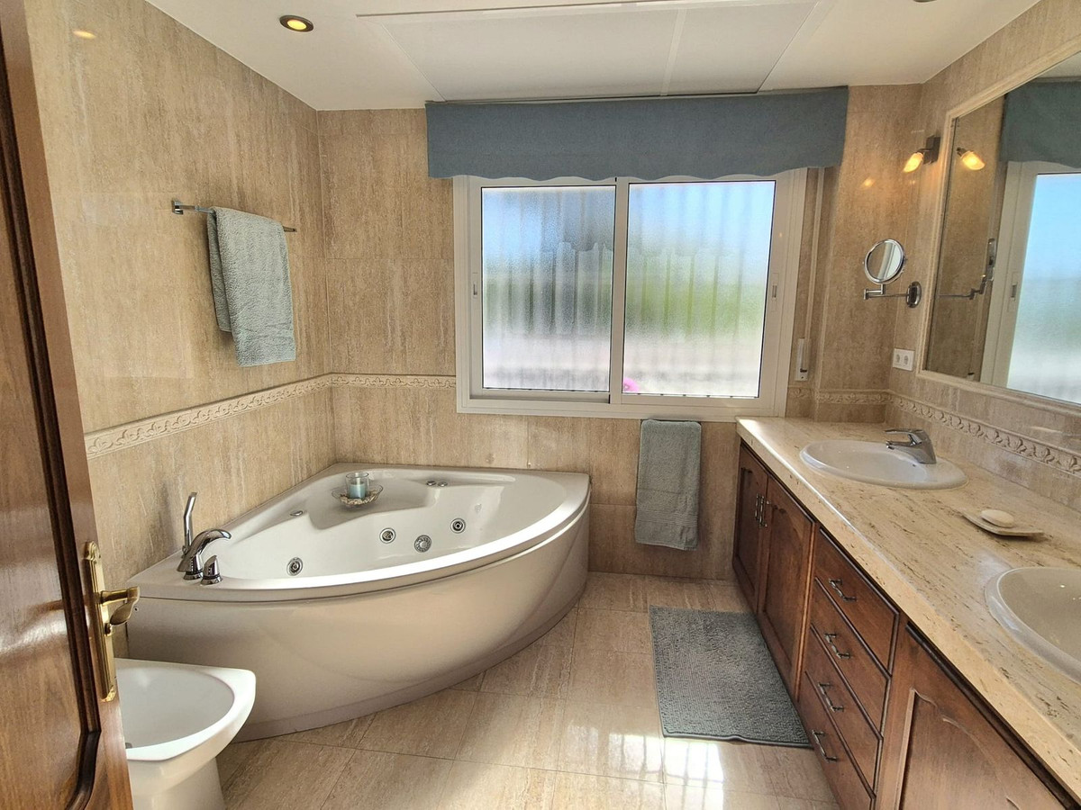 4 Bed Townhouse for sale in Coín Costa Del Sol, Málaga, Spain