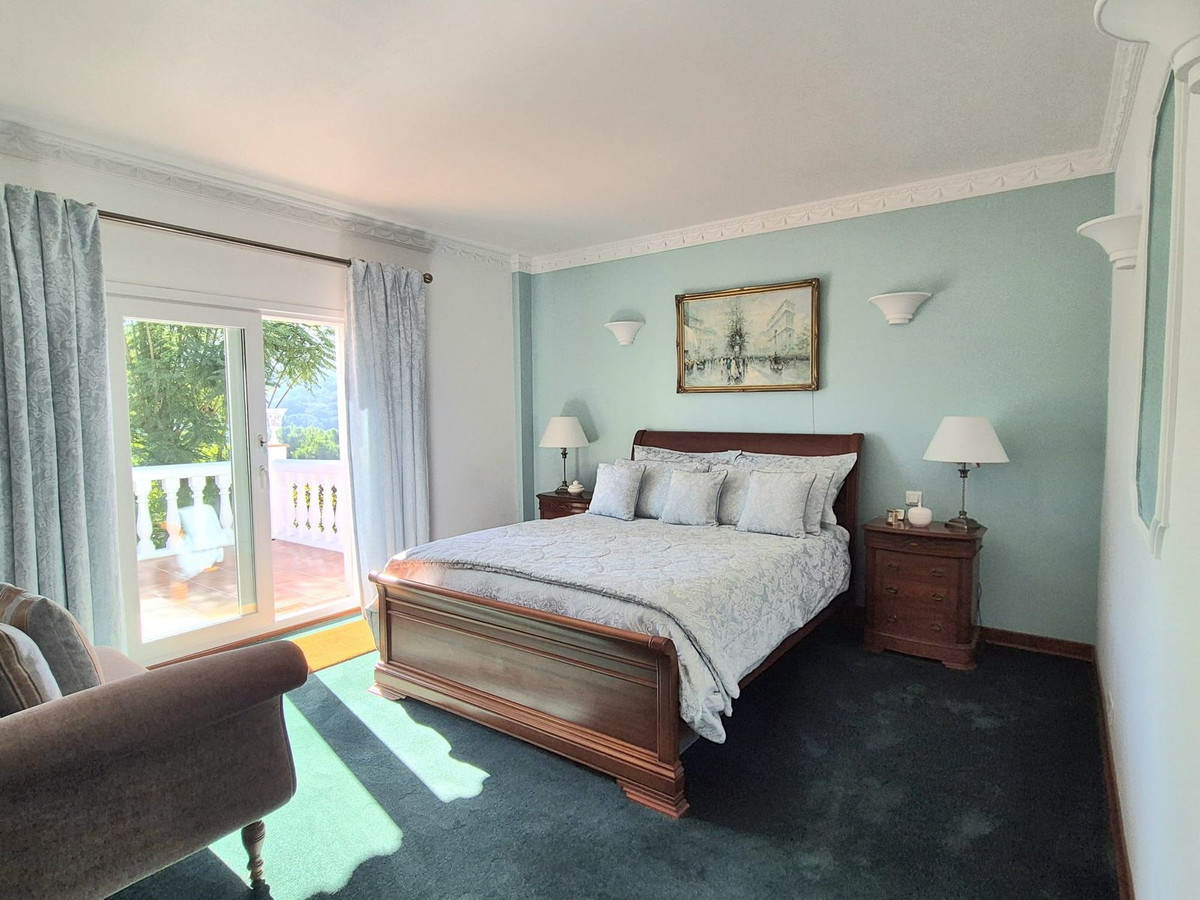 4 Bed Townhouse for sale in Coín Costa Del Sol, Málaga, Spain