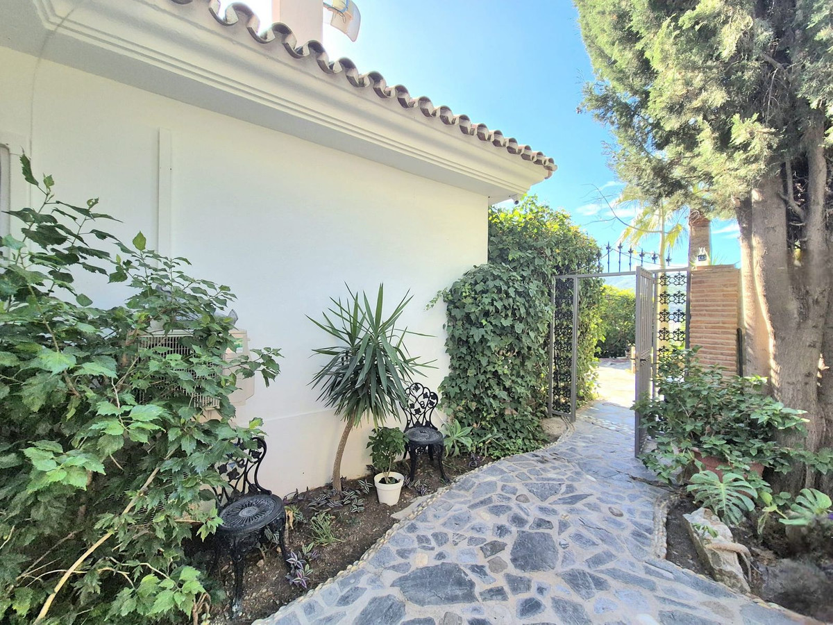 4 Bed Townhouse for sale in Coín Costa Del Sol, Málaga, Spain