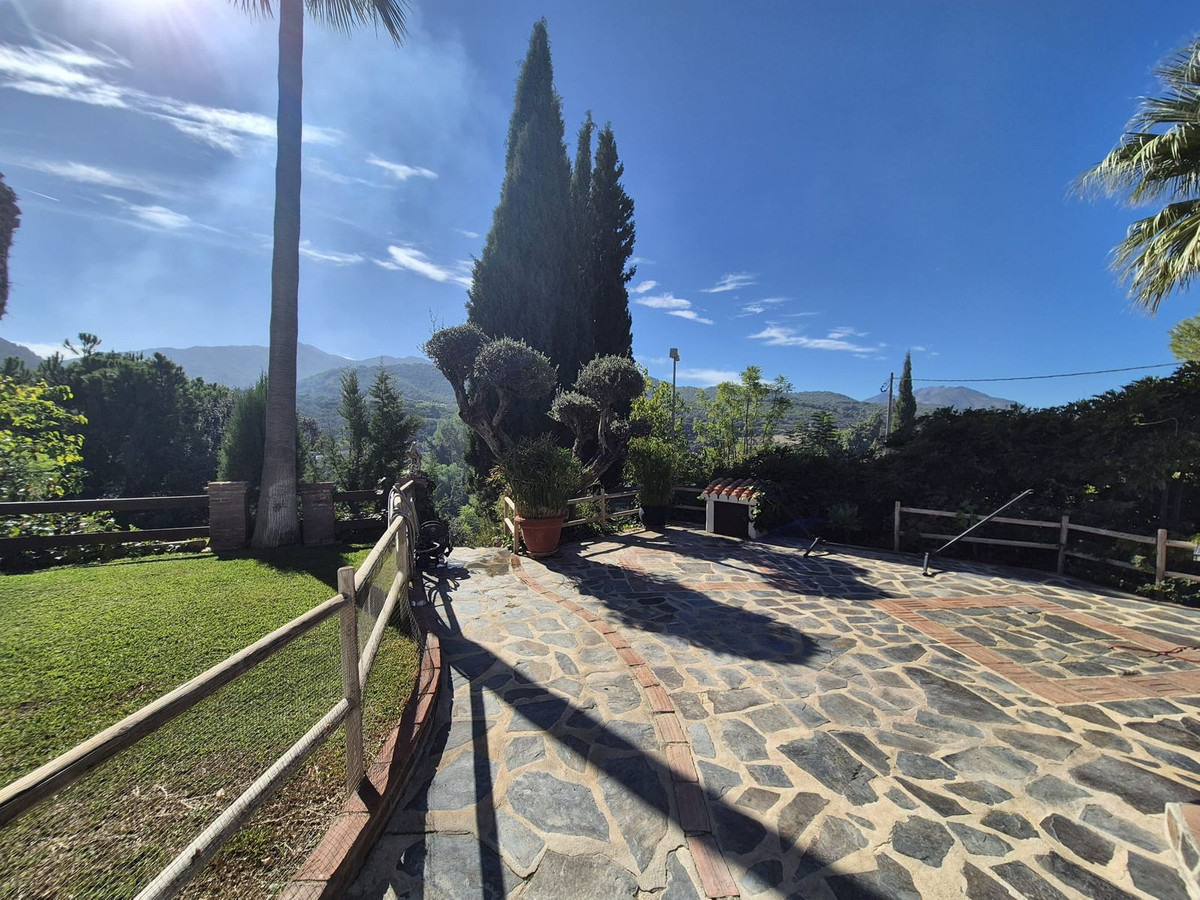 4 Bed Townhouse for sale in Coín Costa Del Sol, Málaga, Spain