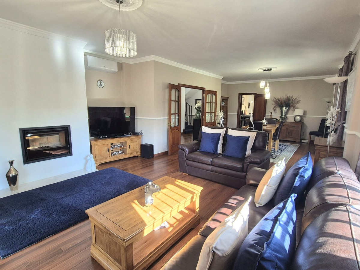 4 Bed Townhouse for sale in Coín Costa Del Sol, Málaga, Spain