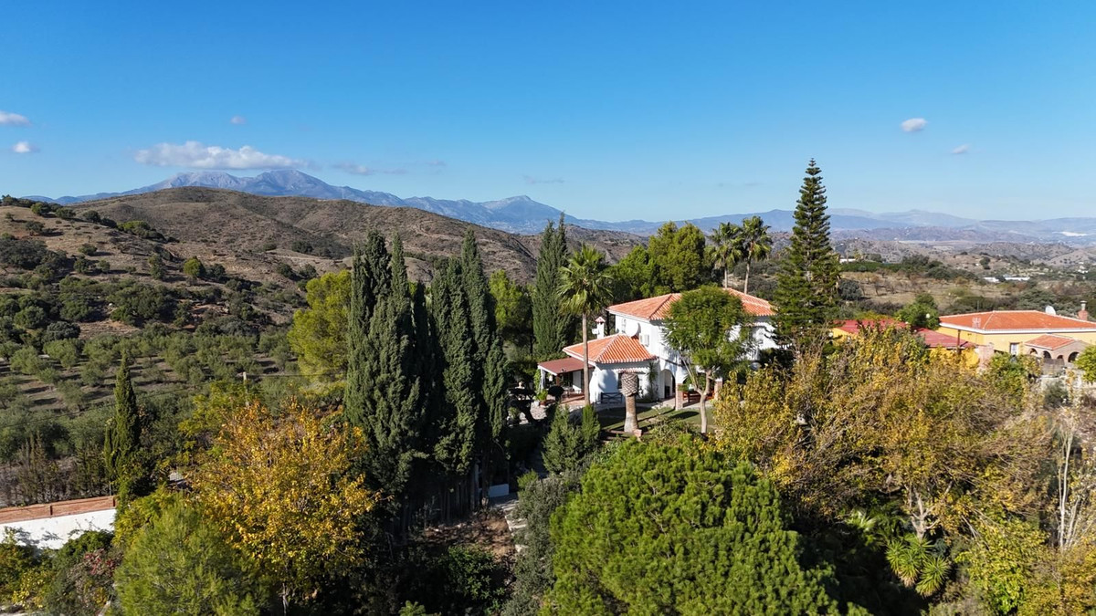 4 Bed Townhouse for sale in Coín Costa Del Sol, Málaga, Spain