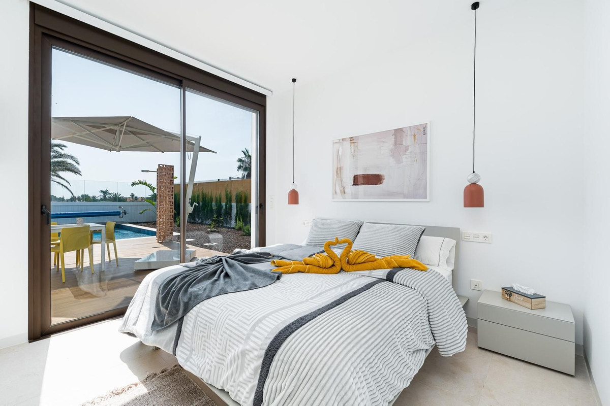 Se vende Villa - Chalet de 3 dormitorios en Costa Blanca, Alicante, España