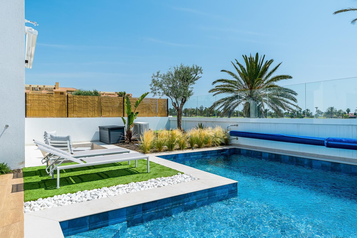 Se vende Villa - Chalet de 3 dormitorios en Costa Blanca, Alicante, España