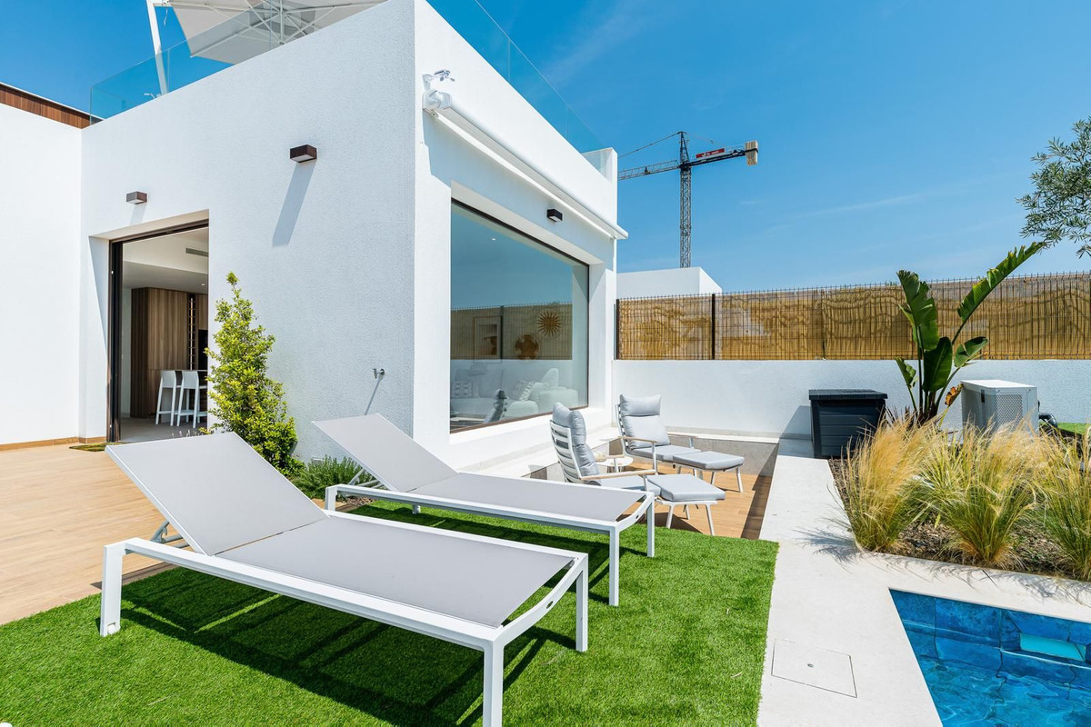 Se vende Villa - Chalet de 3 dormitorios en Costa Blanca, Alicante, España