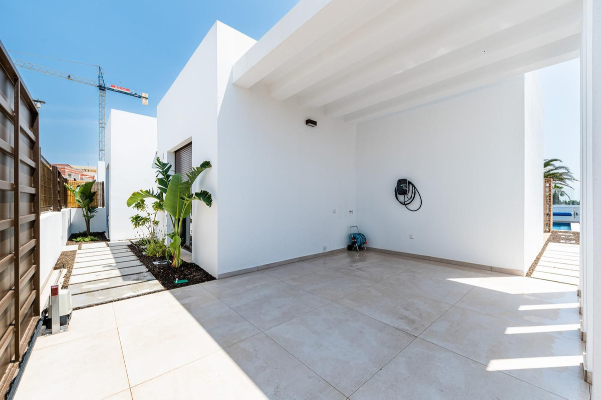 Se vende Villa - Chalet de 3 dormitorios en Costa Blanca, Alicante, España