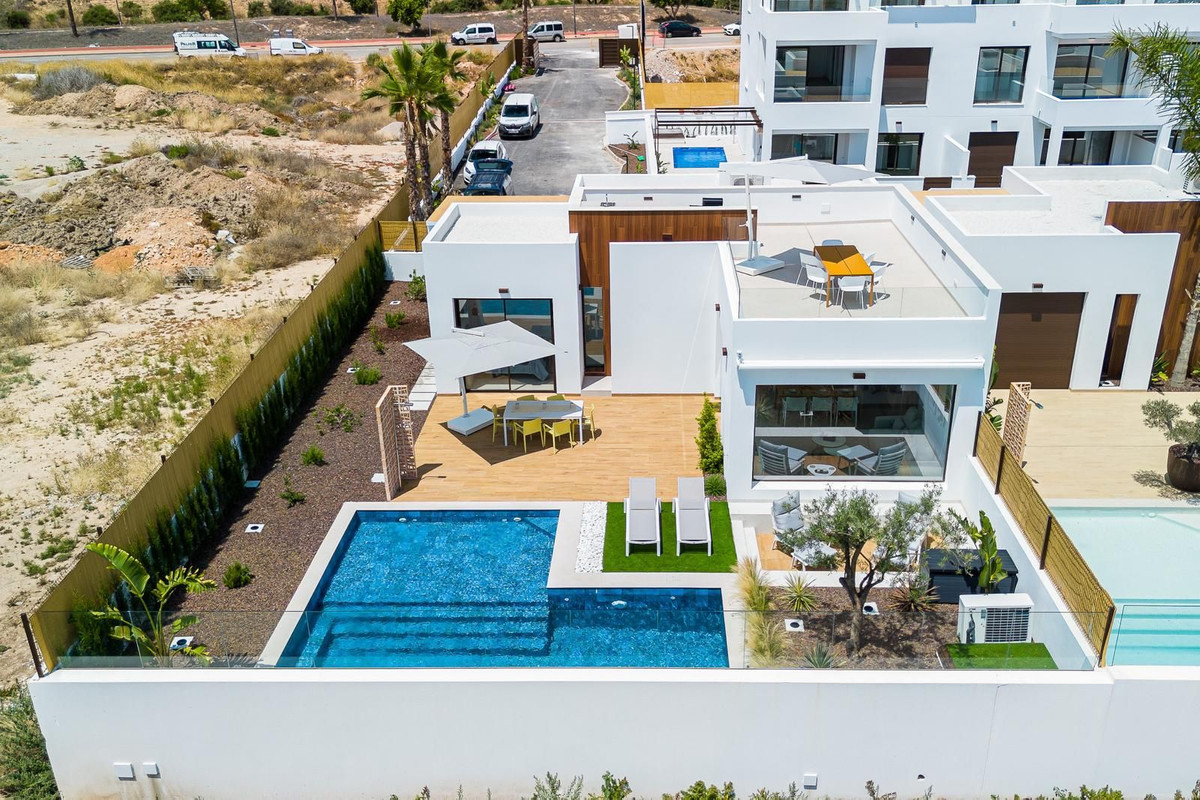 Se vende Villa - Chalet de 3 dormitorios en Costa Blanca, Alicante, España