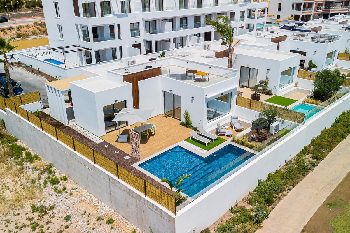 Se vende Villa - Chalet de 3 dormitorios en Costa Blanca, Alicante, España